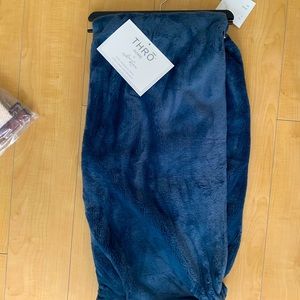 The SOFTEST deep blue throw 50x60